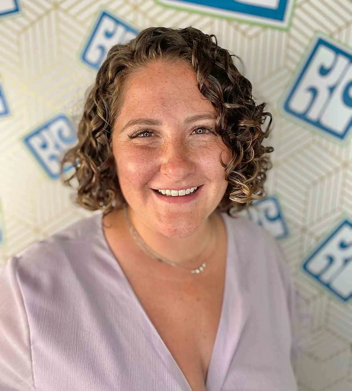 Charming Short Bobbed Hair with Loose Curls